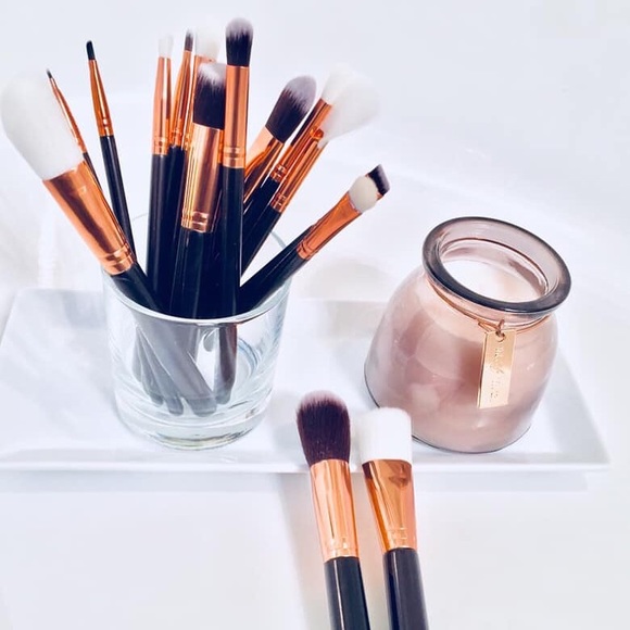 NWT 15 Piece Makeup Brush Set with Bag - Picture 4 of 8